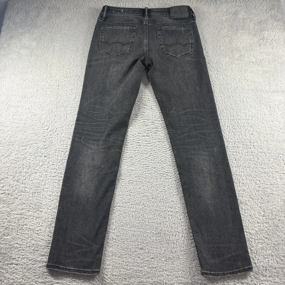 American Eagle Outfitters excellent pre